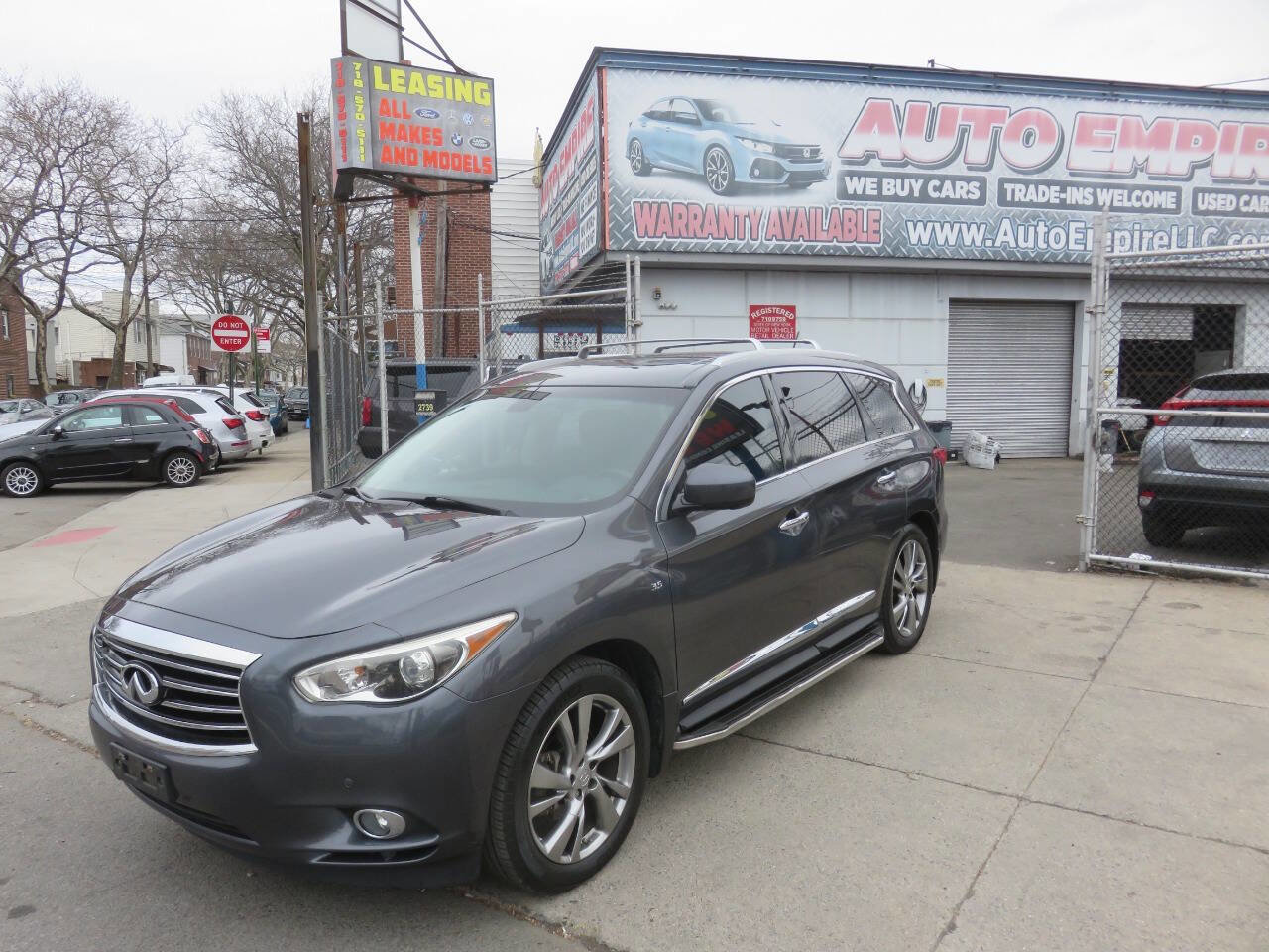 Used 2014 INFINITI QX60 AWD w/ Deluxe Touring Package image 2