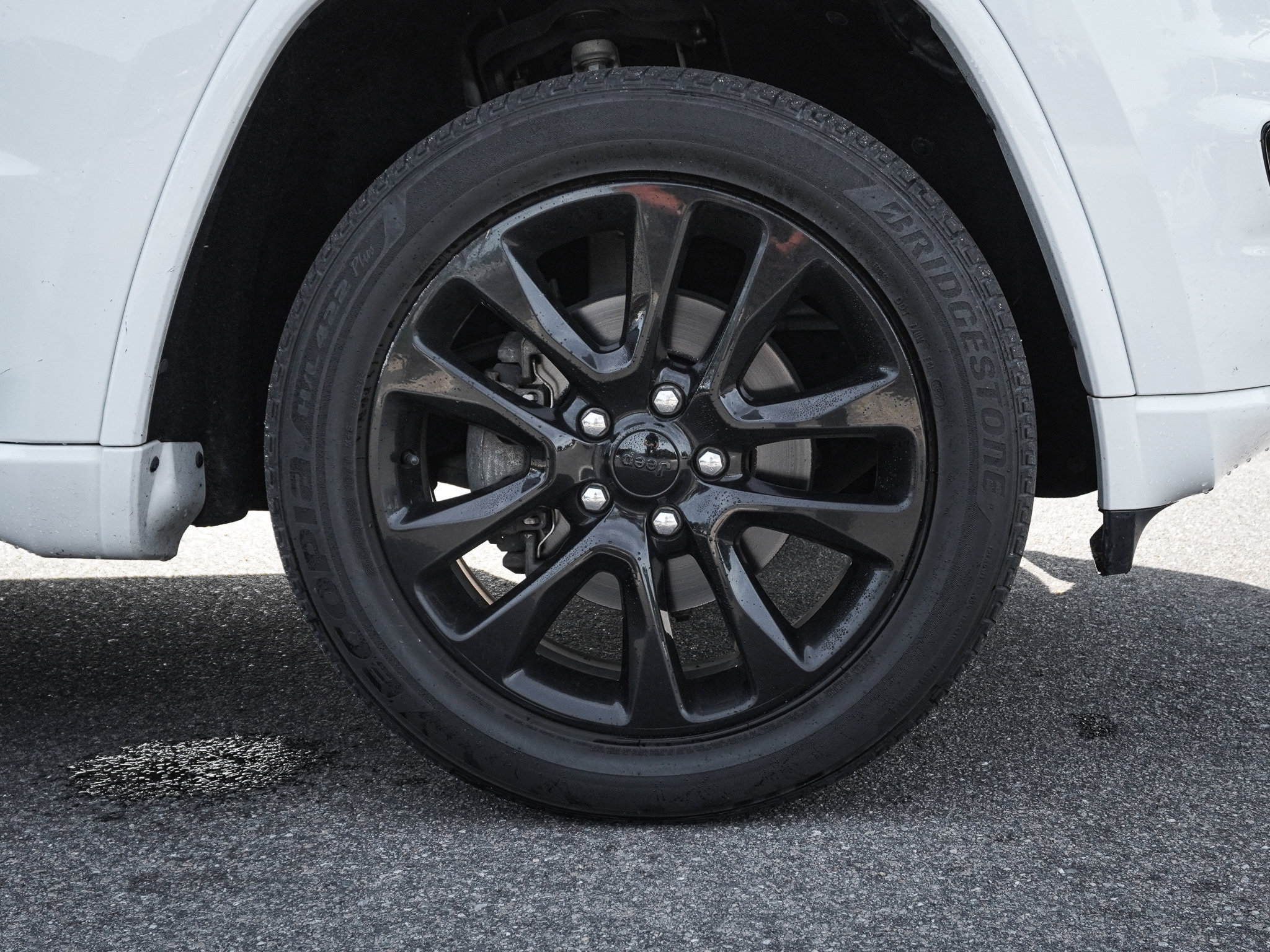 Used 2019 Jeep Grand Cherokee Altitude AWD/4WD image 13