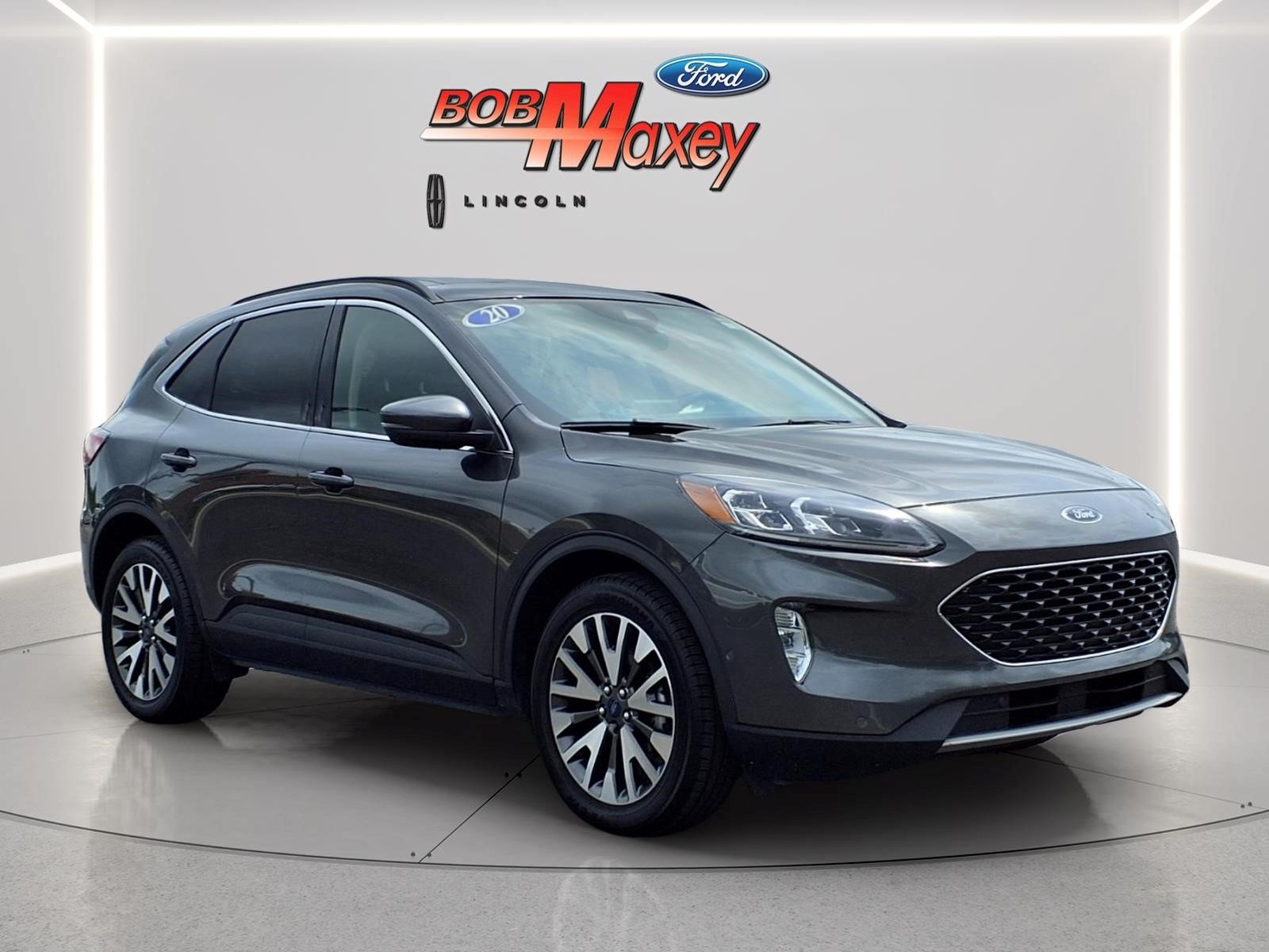 Used 2020 Ford Escape Titanium AWD/4WD image 3