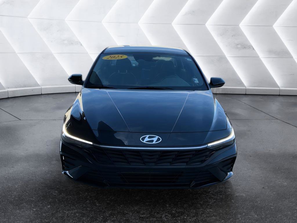 Certified 2025 Hyundai Elantra SE image 1
