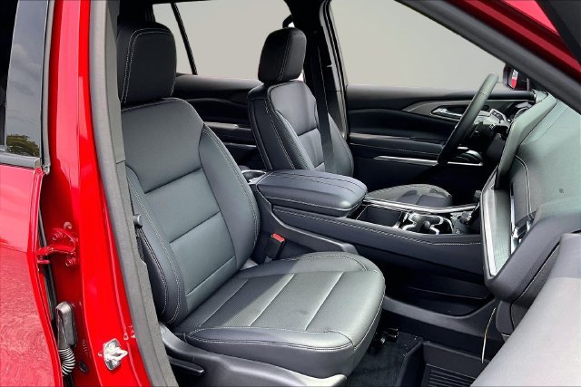 New 2027 Chevrolet Traverse LT w/ Driver Confidence Package FWD image 10
