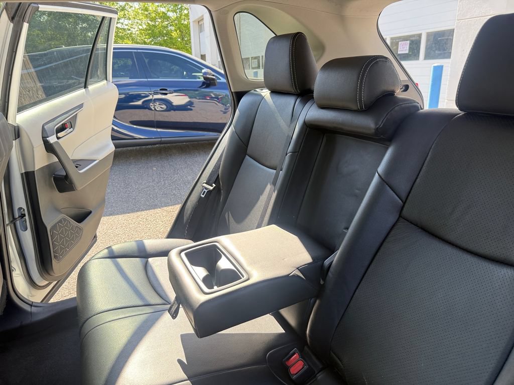 Used 2021 Toyota RAV4 XLE w/ Convenience Package AWD/4WD image 27