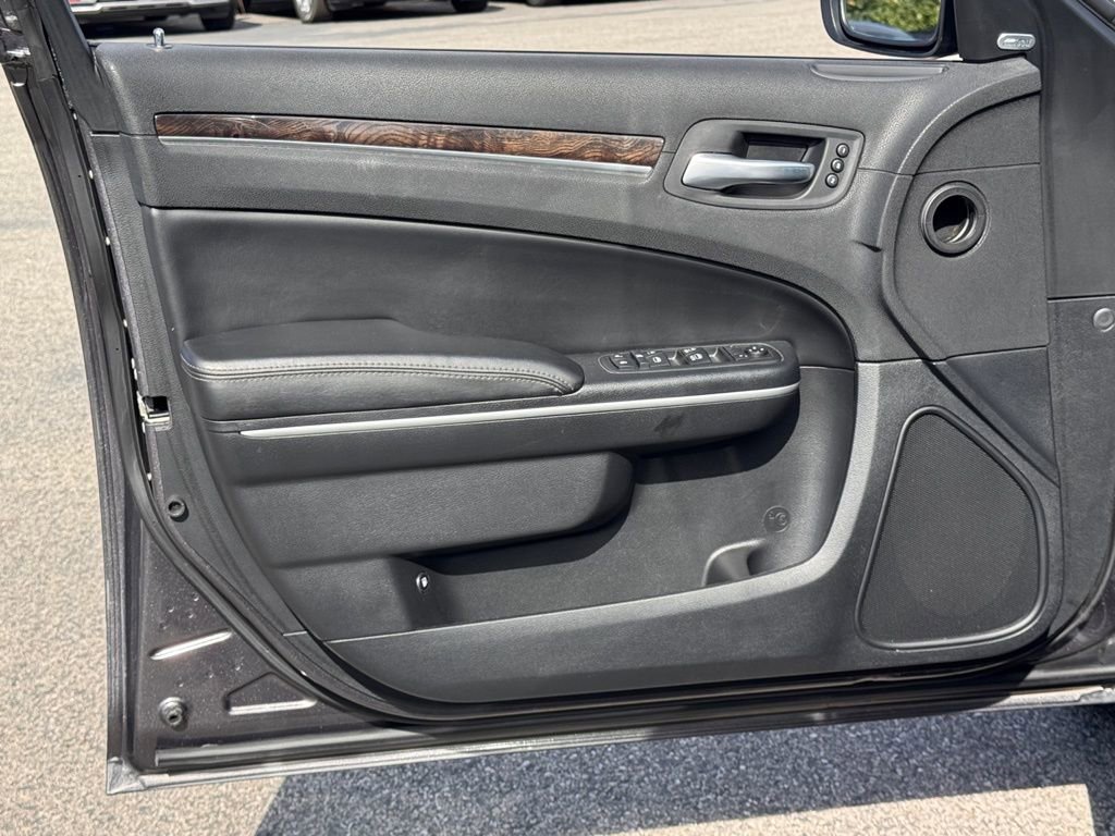 Used 2019 Chrysler 300 Limited w/ Safetytec Plus Group image 15