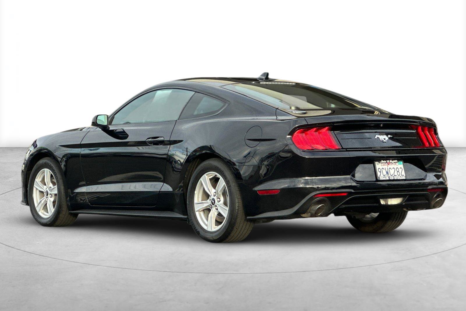 Used 2022 Ford Mustang Coupe RWD image 4