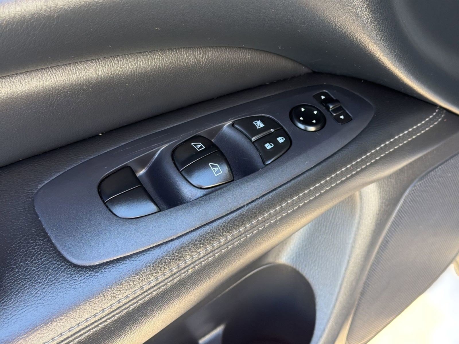 Used 2017 Nissan Pathfinder Platinum w/ Family Entertainment Package image 20