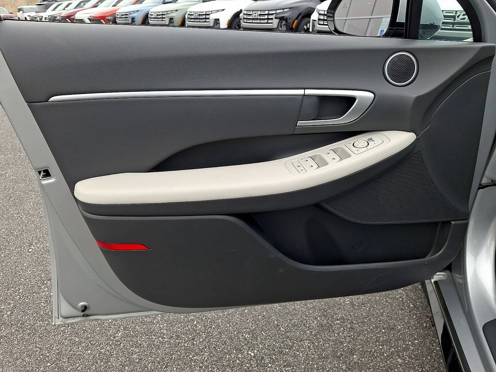 Used 2025 Hyundai Sonata SEL FWD image 12