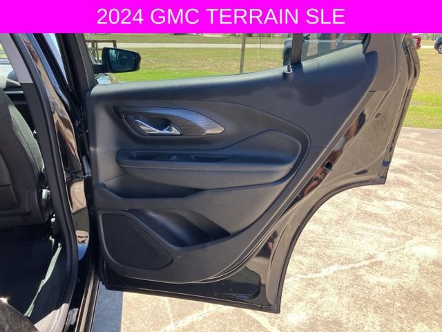 Used 2024 GMC Terrain SLE w/ Driver Convenience Package FWD image 13