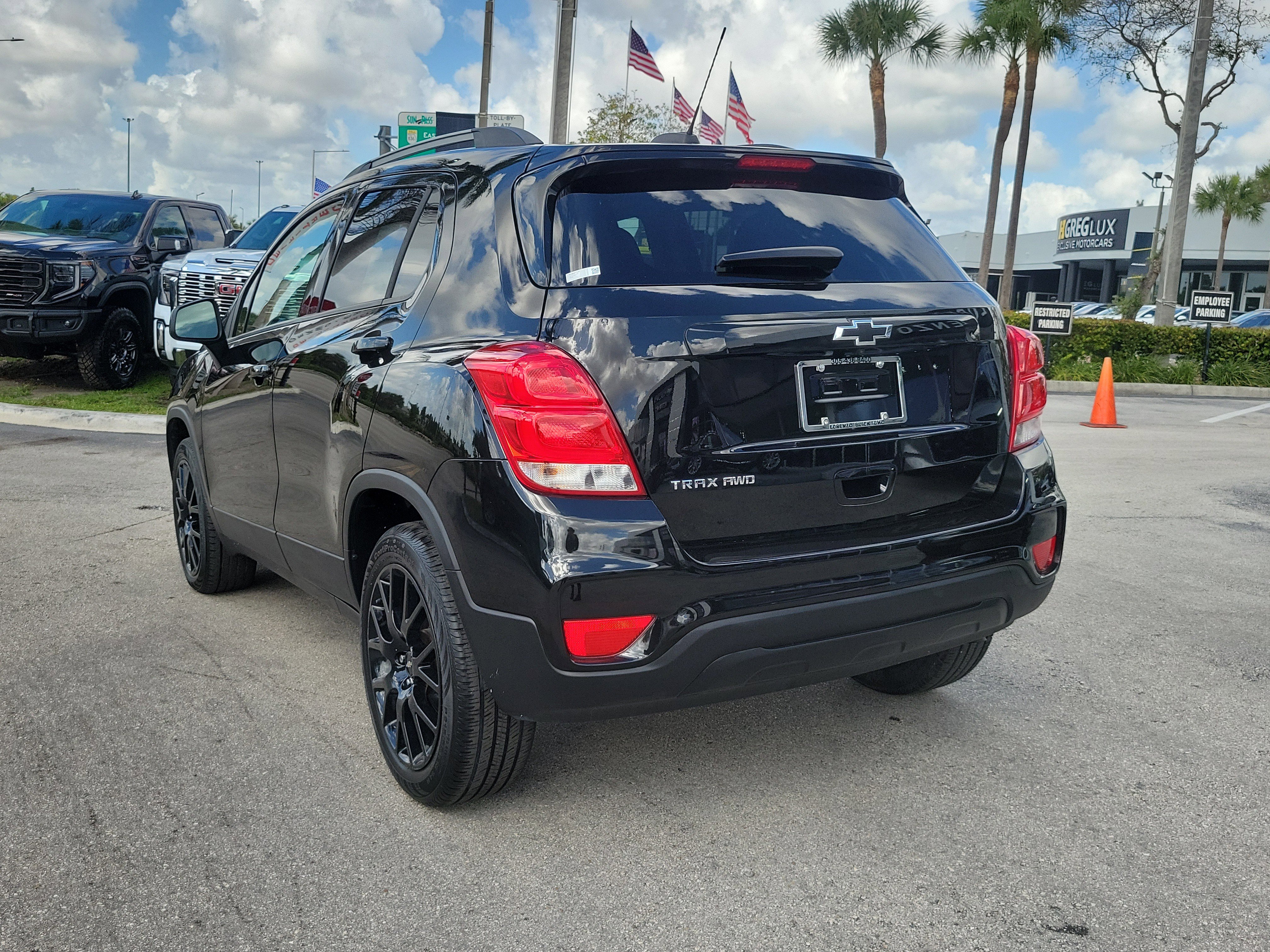 Used 2022 Chevrolet Trax LT w/ Midnight Edition image 7