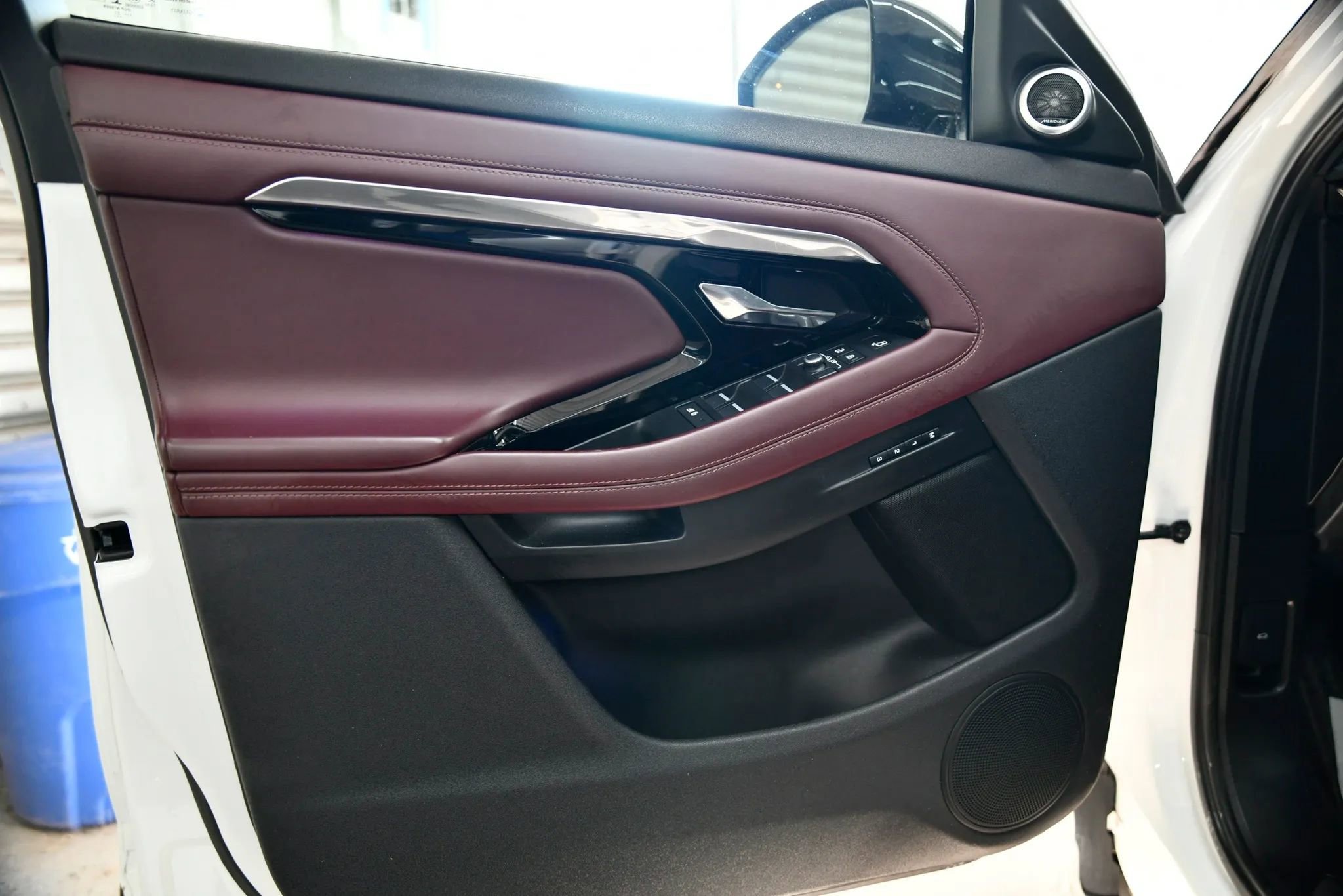 Used 2022 Land Rover Range Rover Evoque R-Dynamic SE image 9