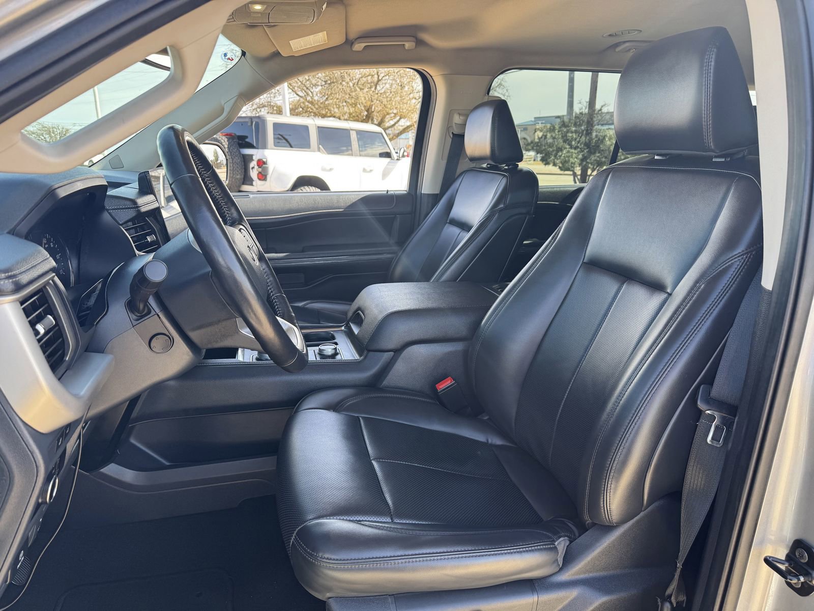 Used 2024 Ford Expedition XLT image 25