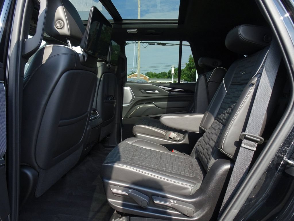 Used 2023 Cadillac Escalade V w/ LPO, ONYX Package AWD/4WD image 15