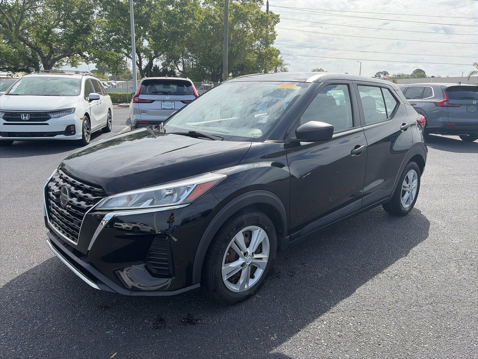 Used 2021 Nissan Kicks S image 3