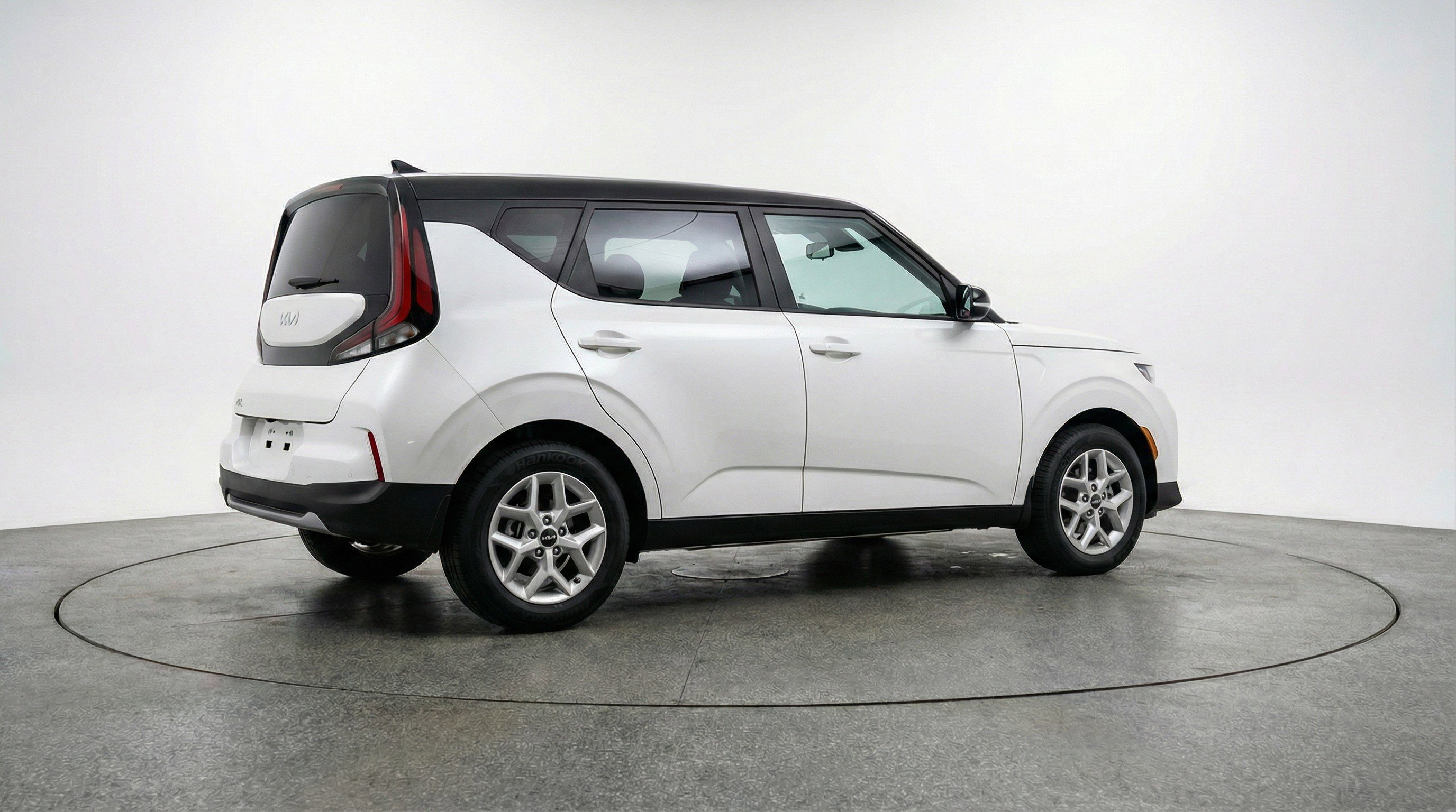 Used 2025 Kia Soul LX w/ LX Technology Package image 9