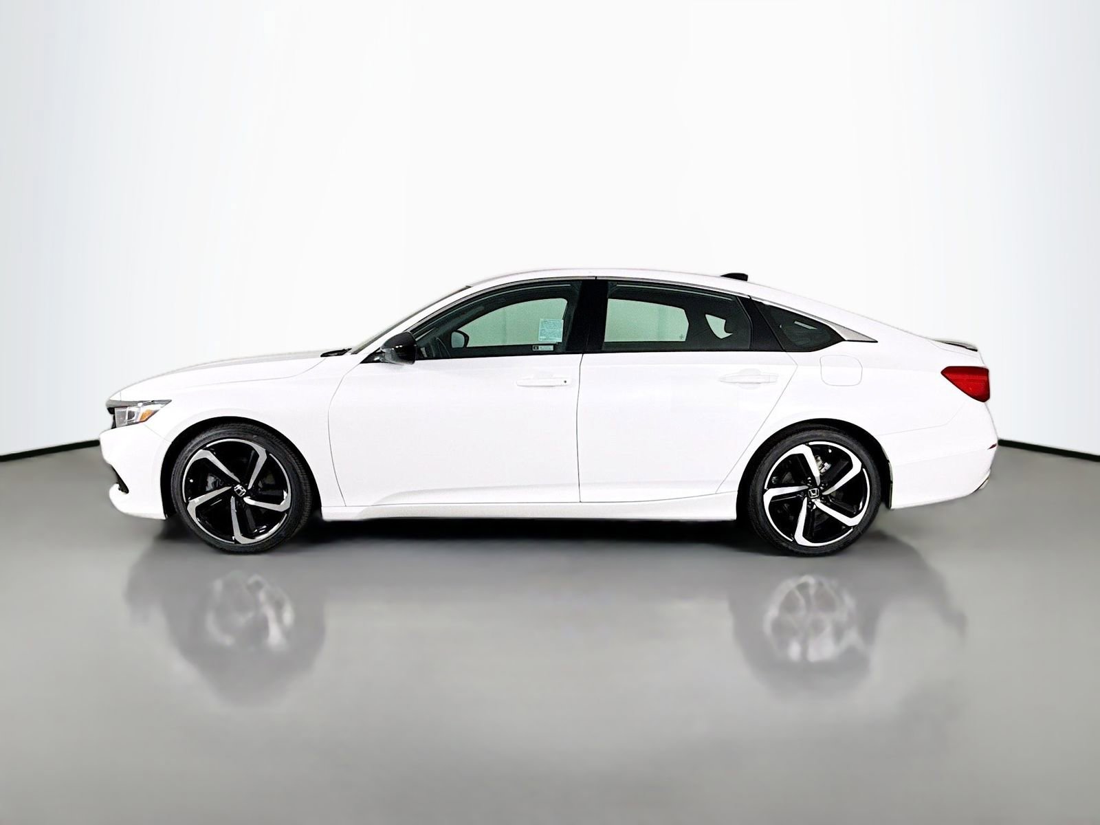 Used 2022 Honda Accord Sport image 4