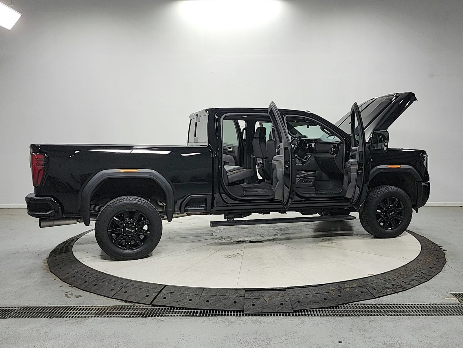 Used 2024 GMC Sierra 2500 AT4 w/ AT4 Premium Plus Package AWD/4WD image 16