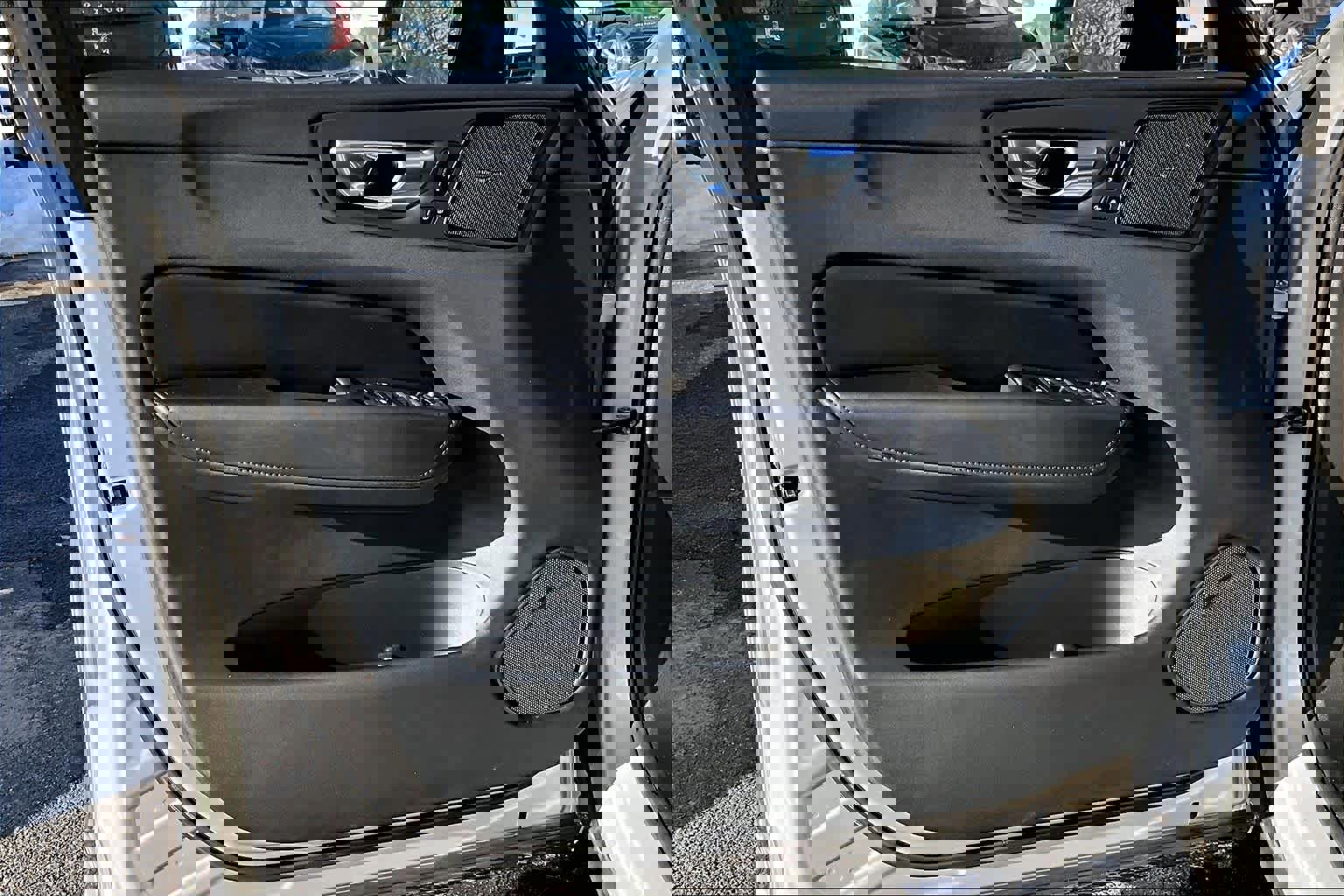 Certified 2023 Volvo XC60 B5 Plus w/ Climate Package image 21