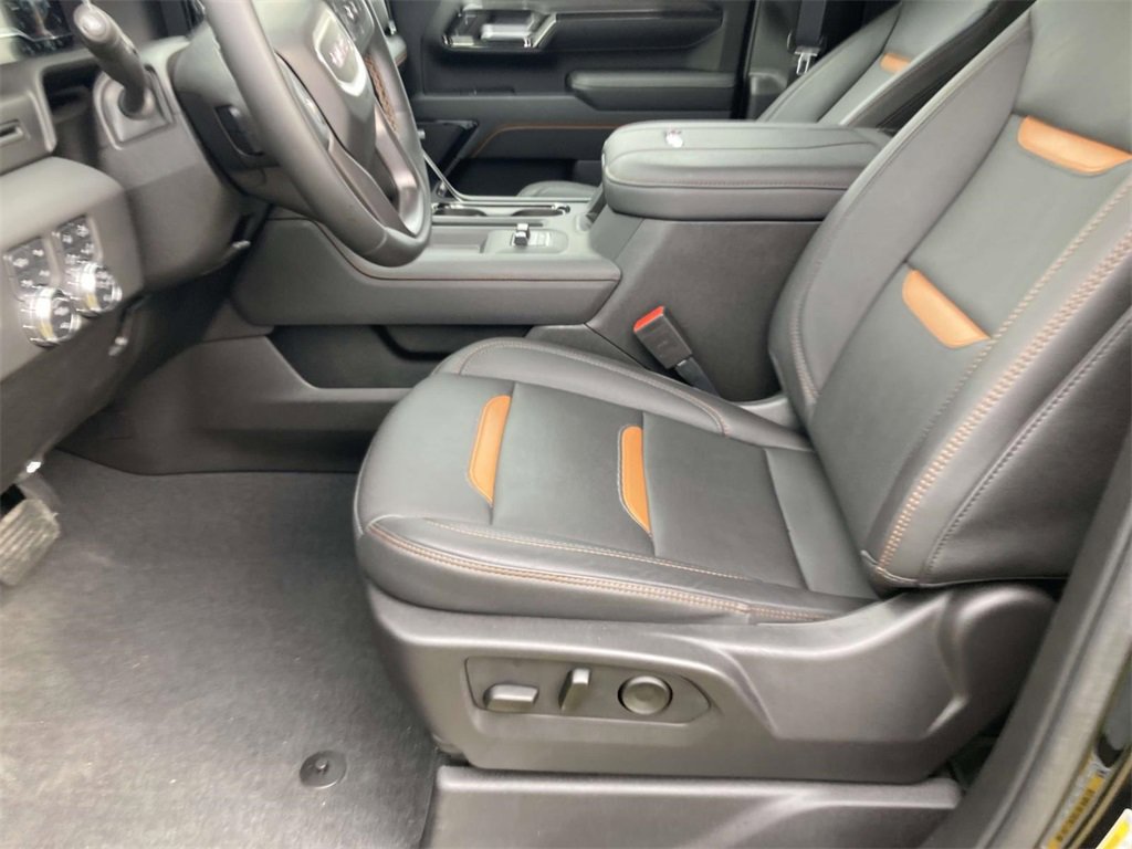 Used 2024 GMC Sierra 2500 AT4 w/ AT4 Preferred Package image 16