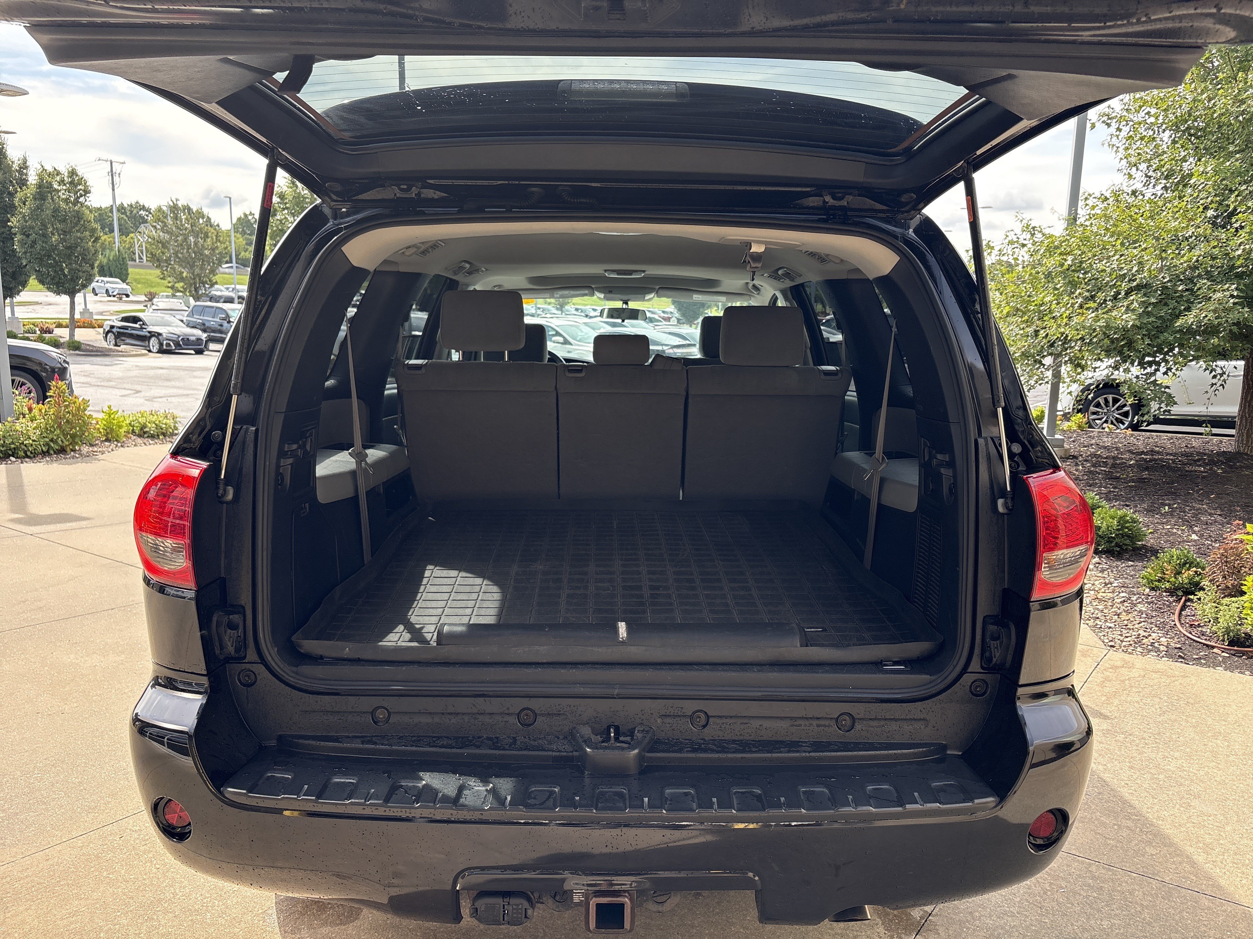 Used 2016 Toyota Sequoia SR5 AWD/4WD image 31