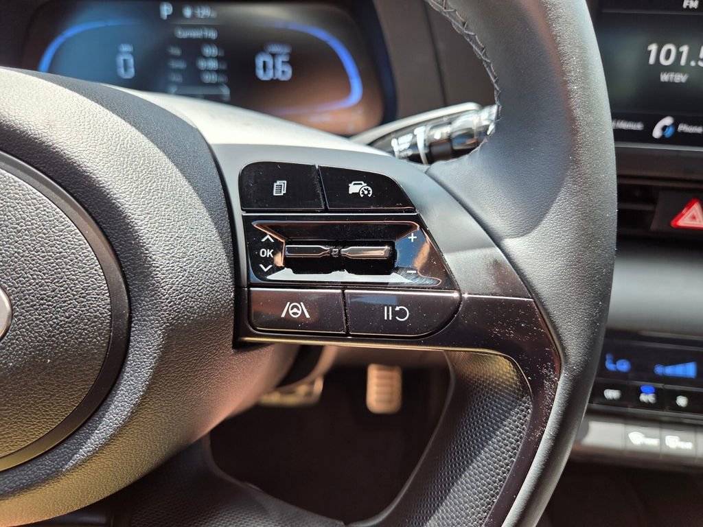 Used 2025 Hyundai Elantra Sport FWD image 28