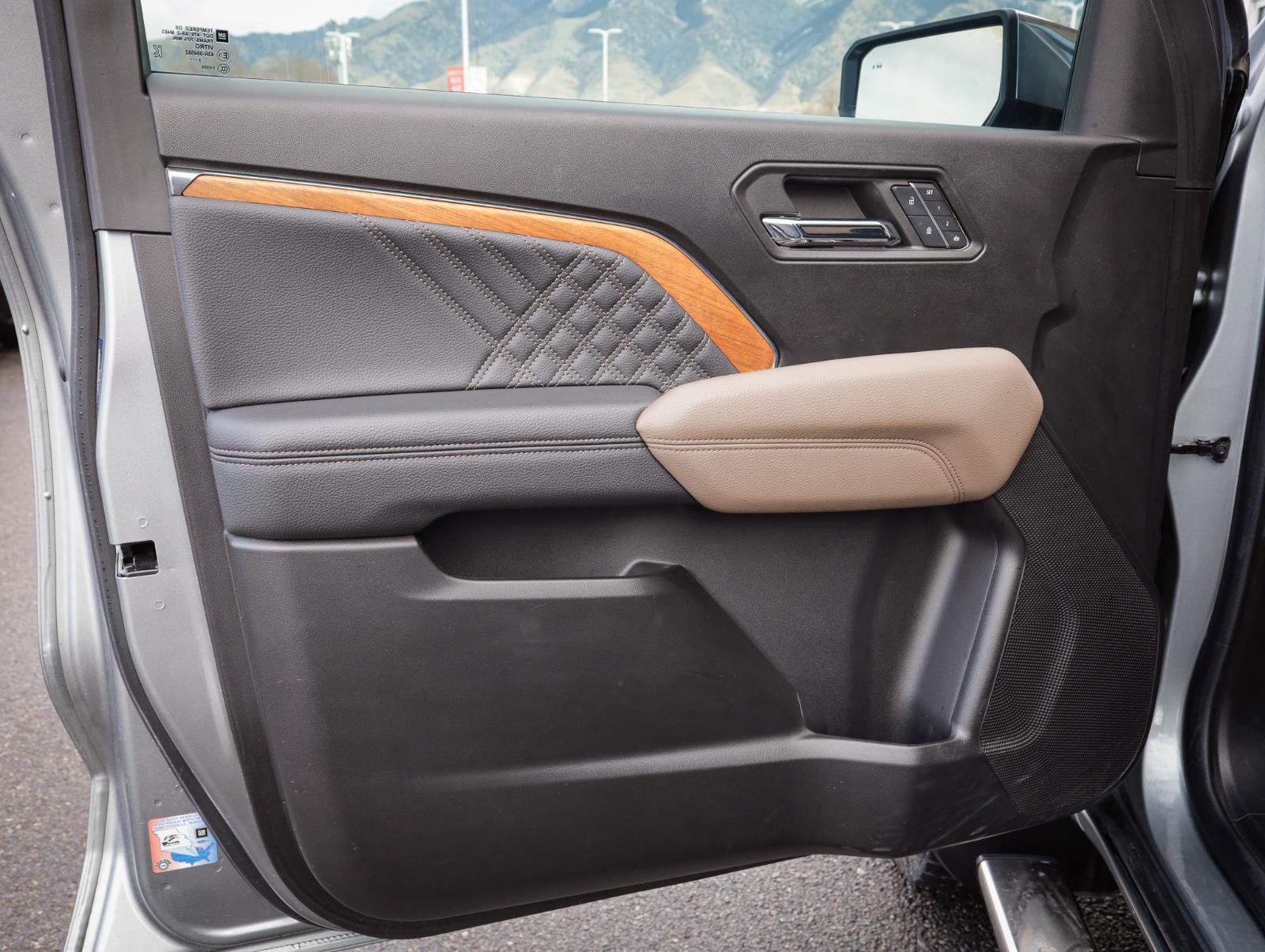 Used 2023 GMC Canyon Denali image 17