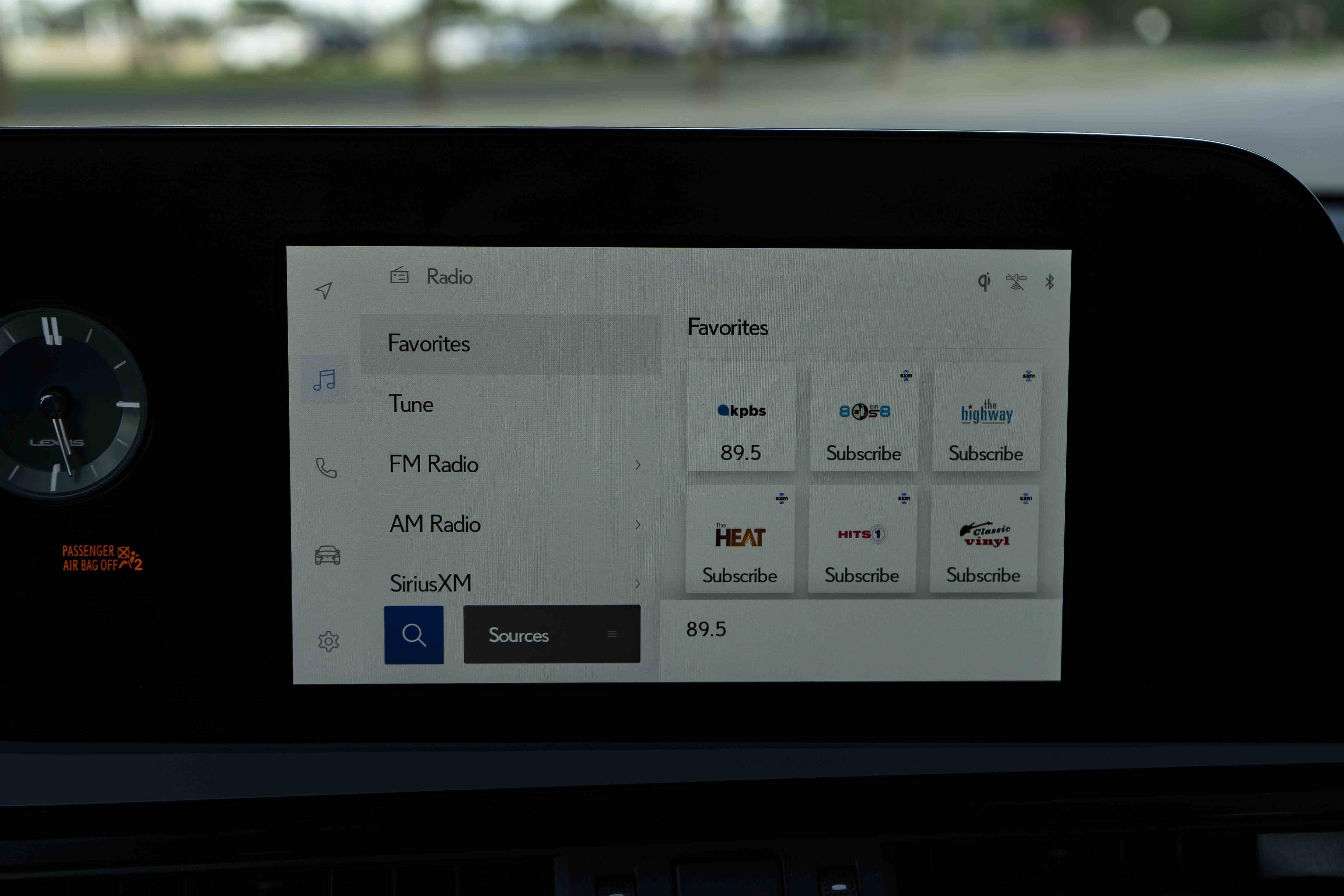 Used 2025 Lexus ES 300h w/ Premium Package image 32