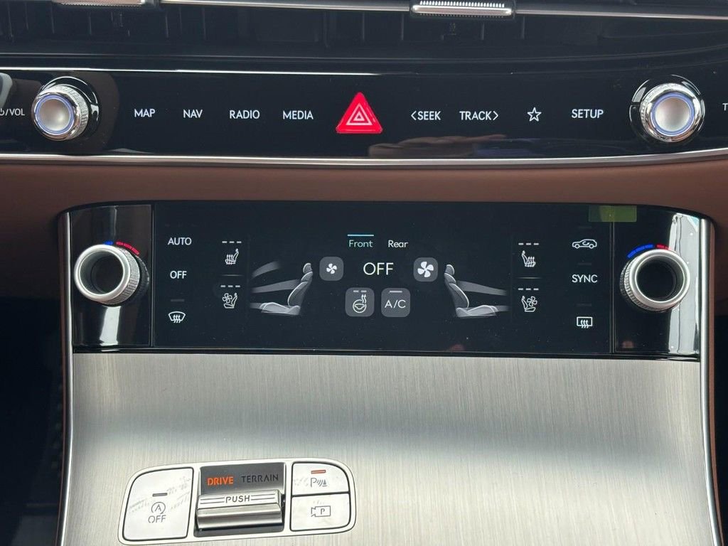 Used 2026 Genesis GV70 2.5T Advanced image 9