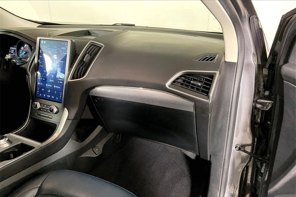 Used 2022 Ford Edge SEL w/ Sport Appearance Package image 16
