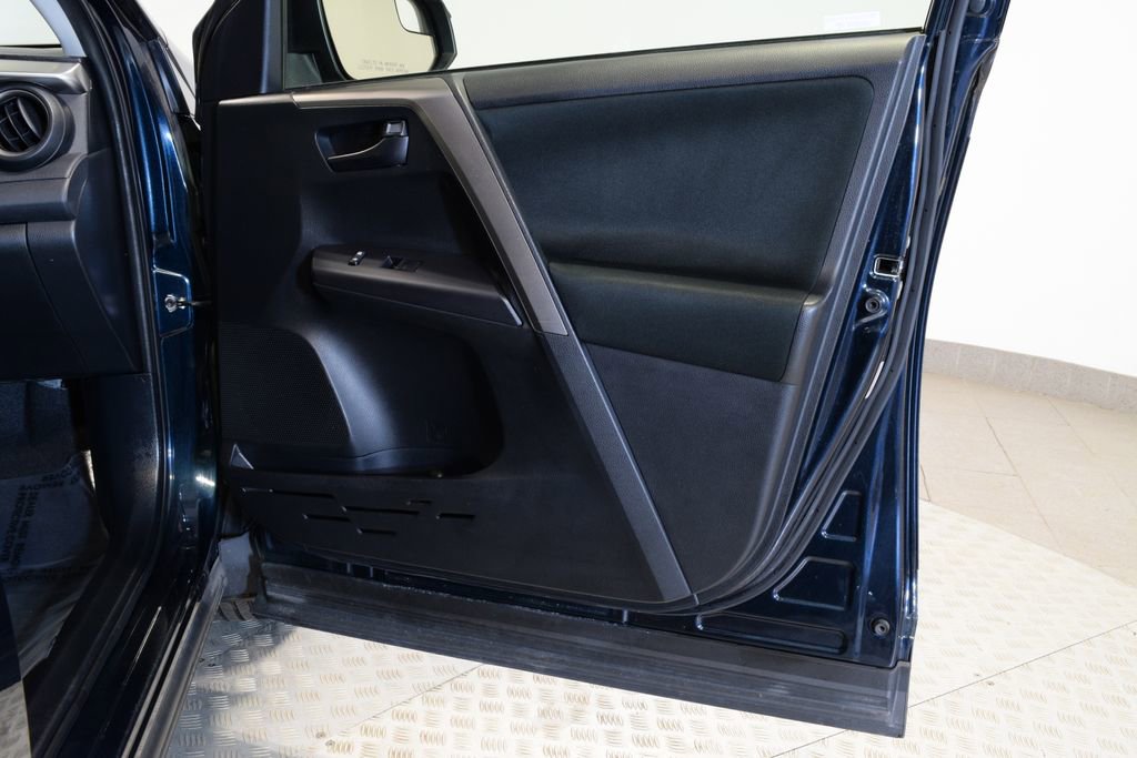 Used 2018 Toyota RAV4 LE w/ All Weather Liner Package image 33