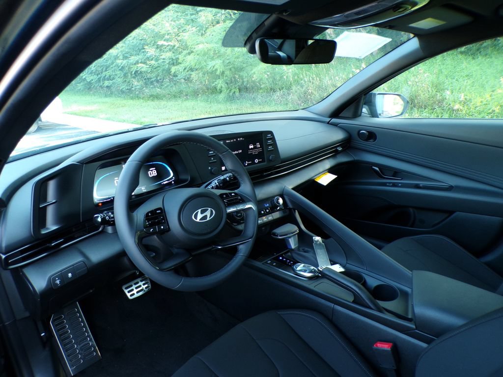 New 2026 Hyundai Elantra Sport FWD image 11