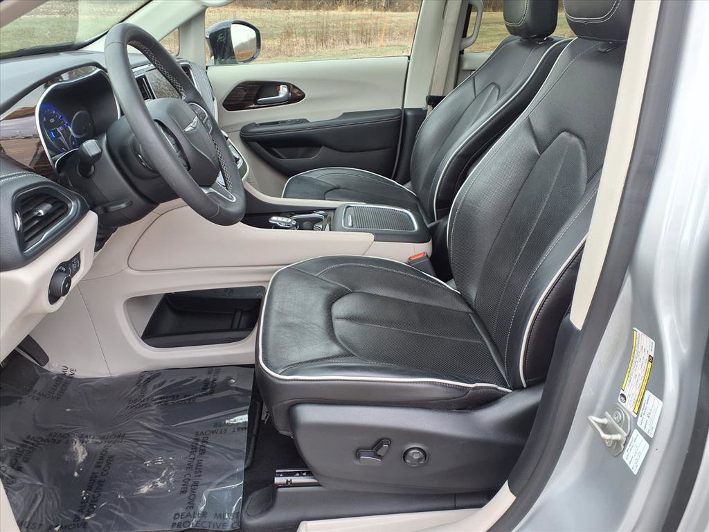 Used 2024 Chrysler Pacifica Limited image 26