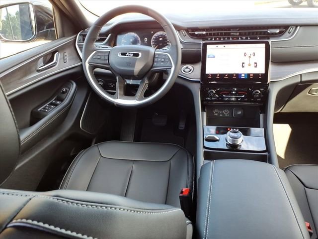 New 2025 Jeep Grand Cherokee L Limited w/ Black Appearance Package image 4