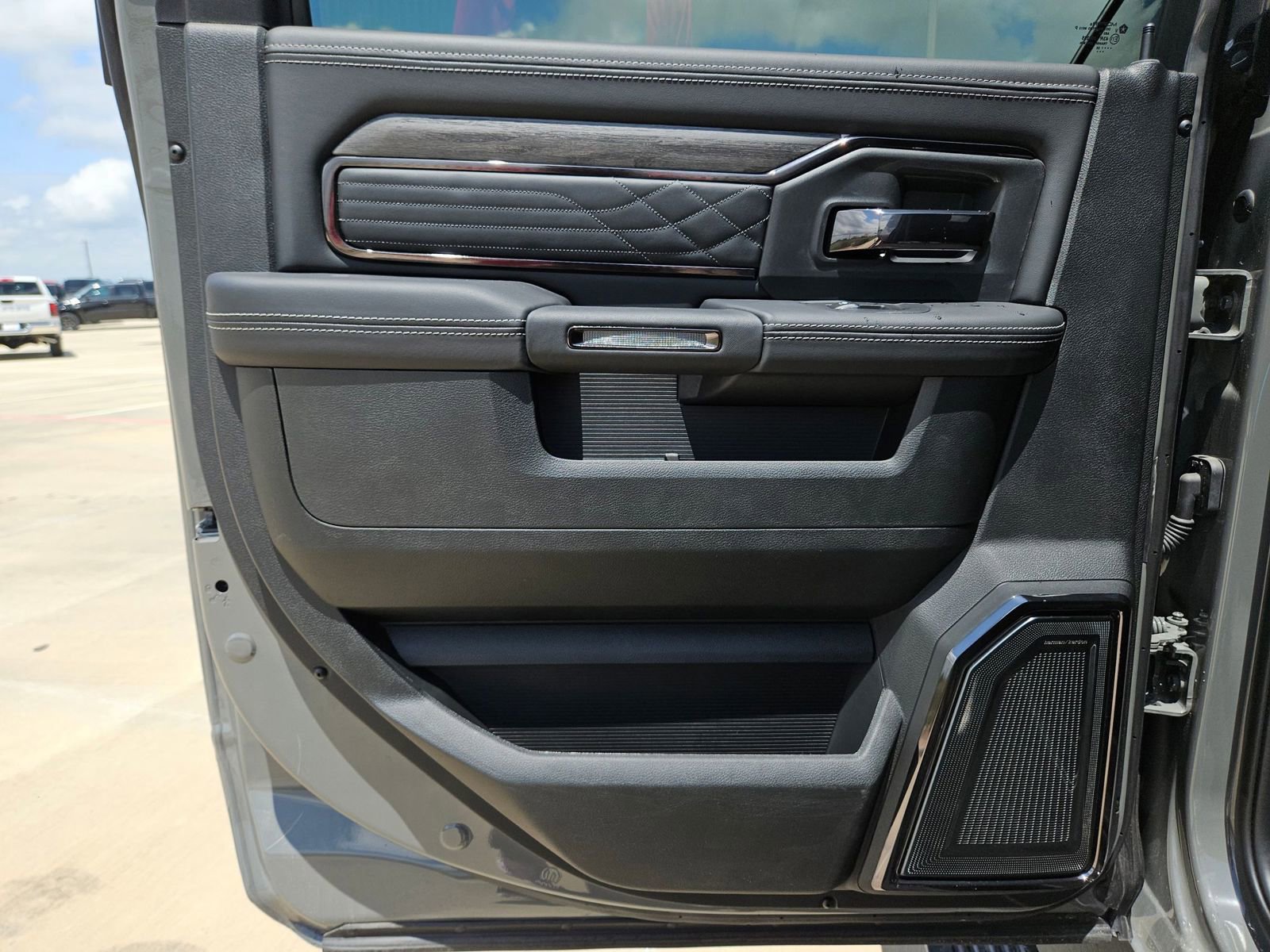 New 2026 RAM 2500 Limited AWD/4WD image 15