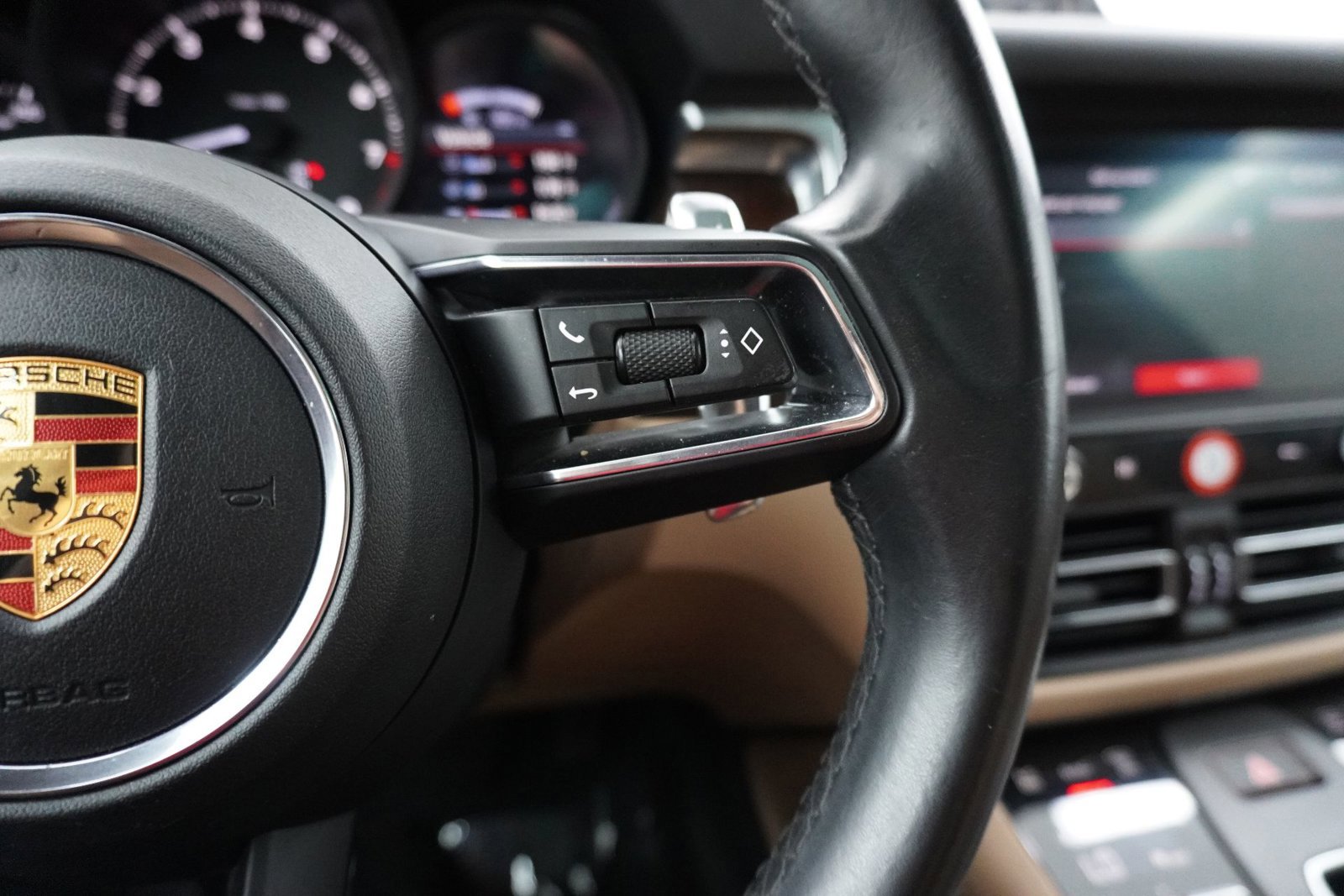 Certified 2023 Porsche Macan Turbo image 18