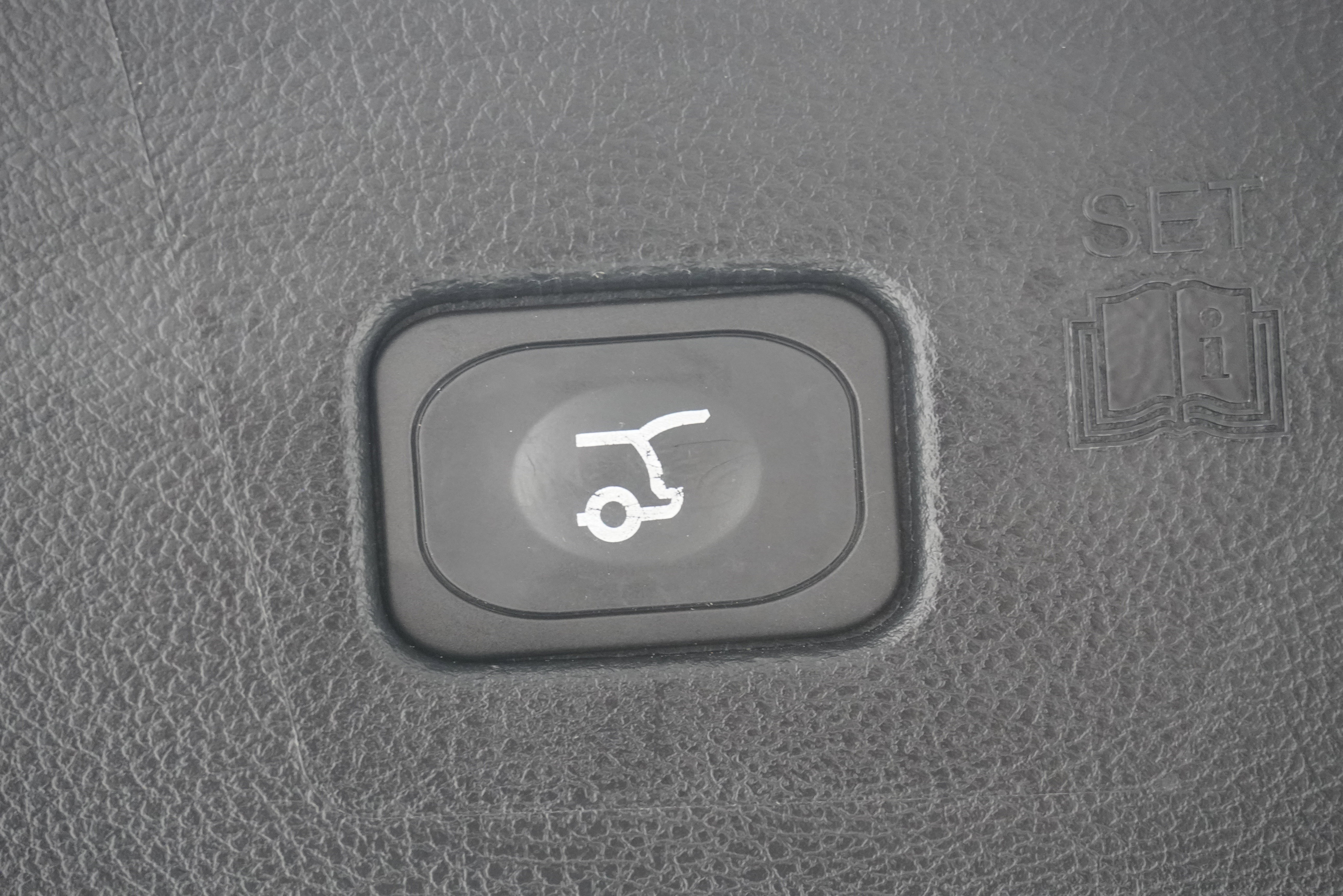 Used 2016 Ford Edge SEL w/ Equipment Group 201A FWD image 26