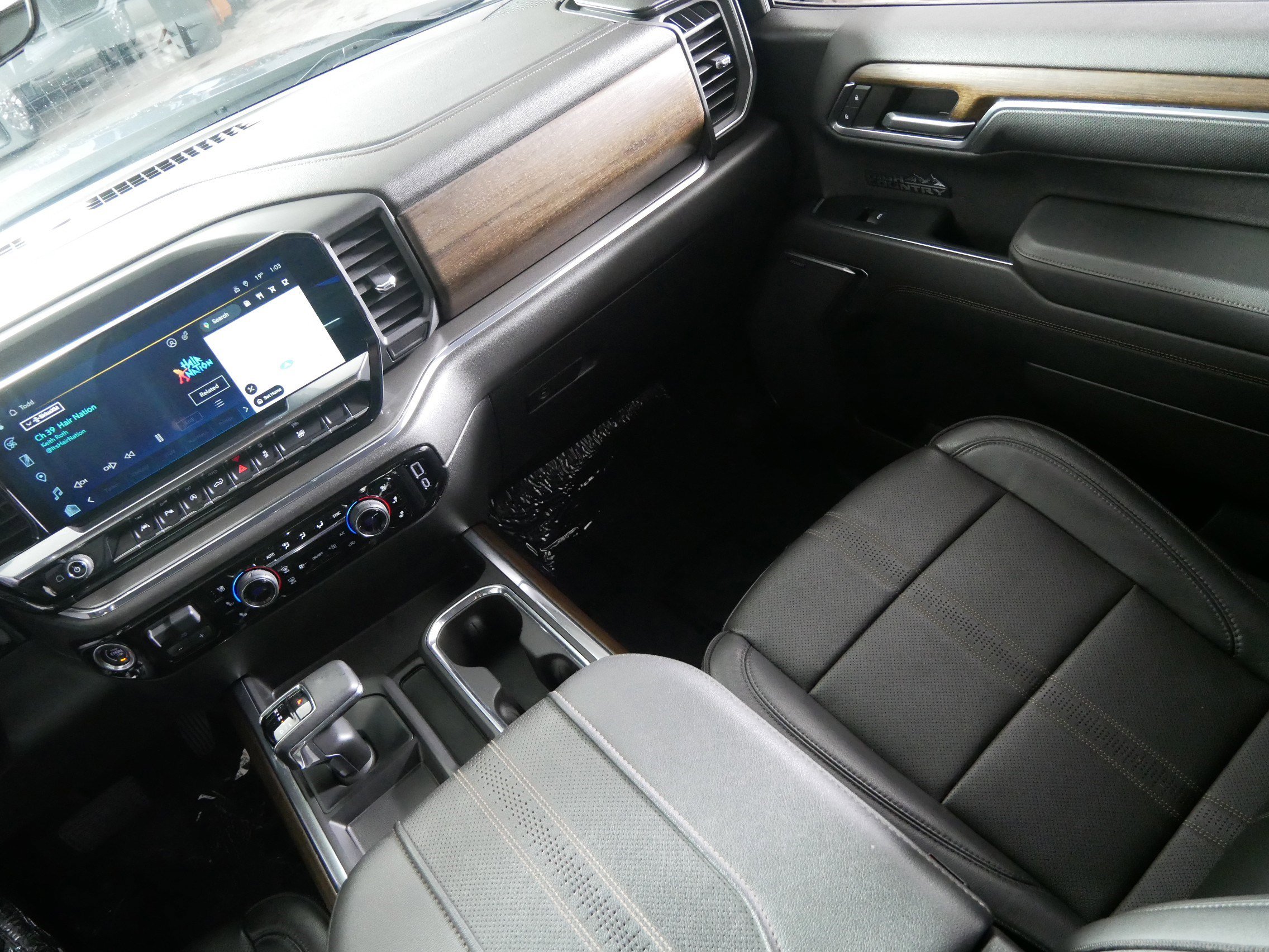 Used 2023 Chevrolet Silverado 1500 High Country w/ Technology Package image 11