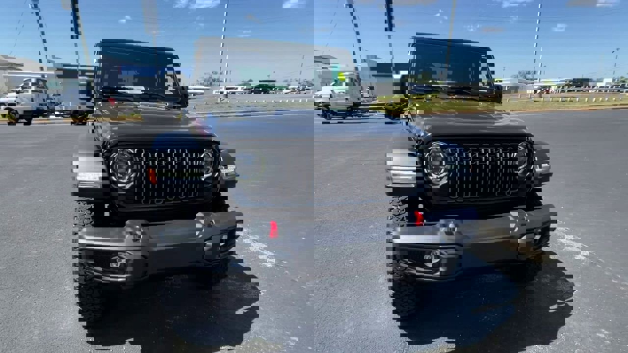 Used 2025 Jeep Wrangler Unlimited Rubicon image 3