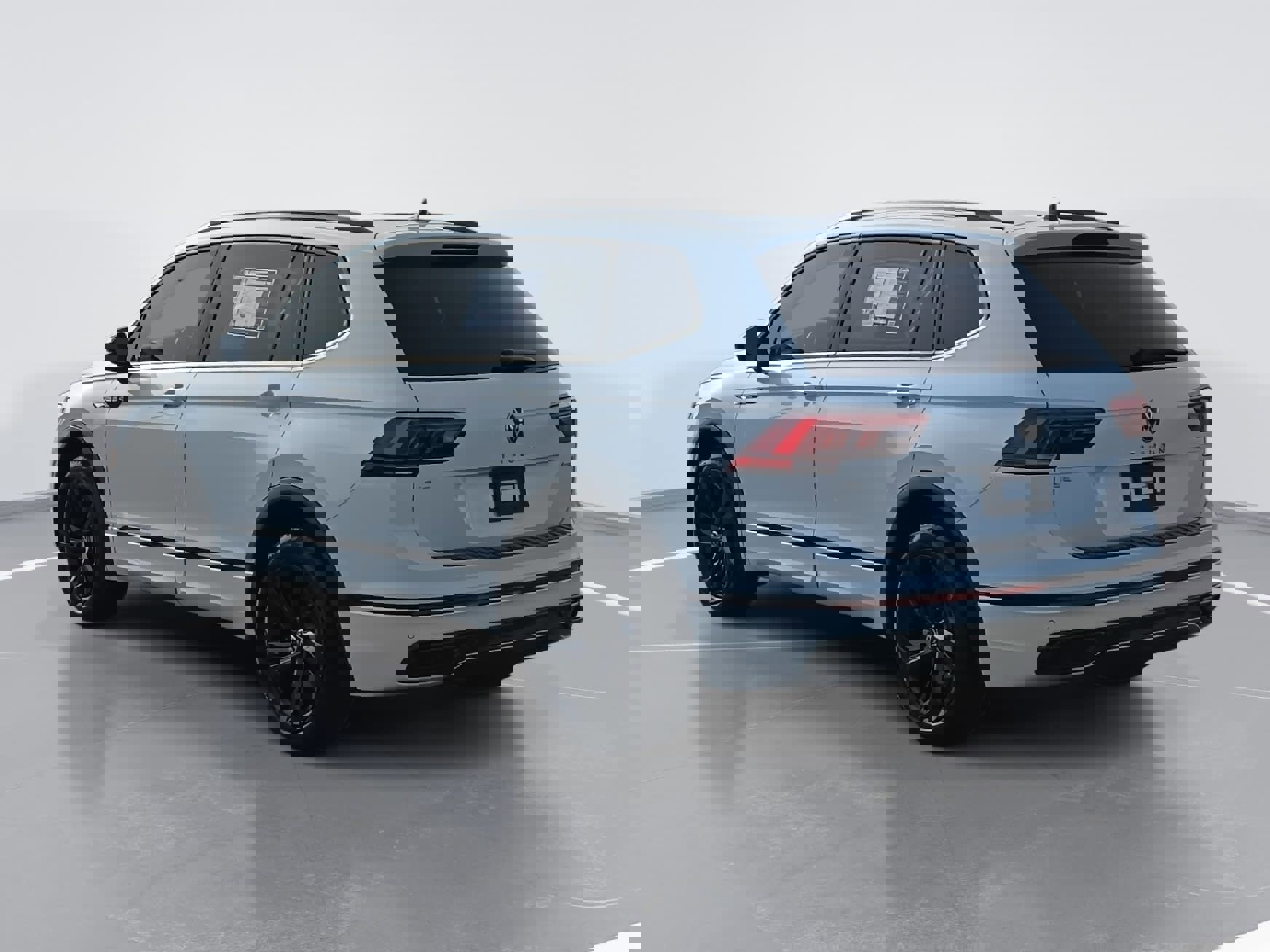 Used 2023 Volkswagen Tiguan SE R-Line image 5