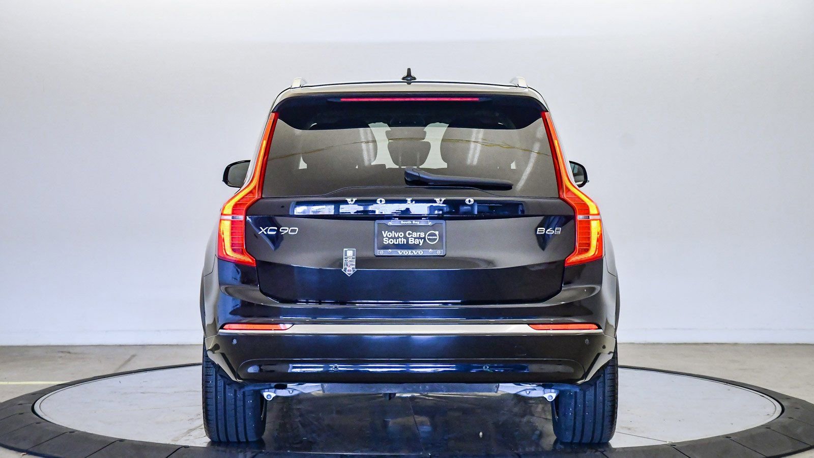 Certified 2025 Volvo XC90 B6 Ultra image 3