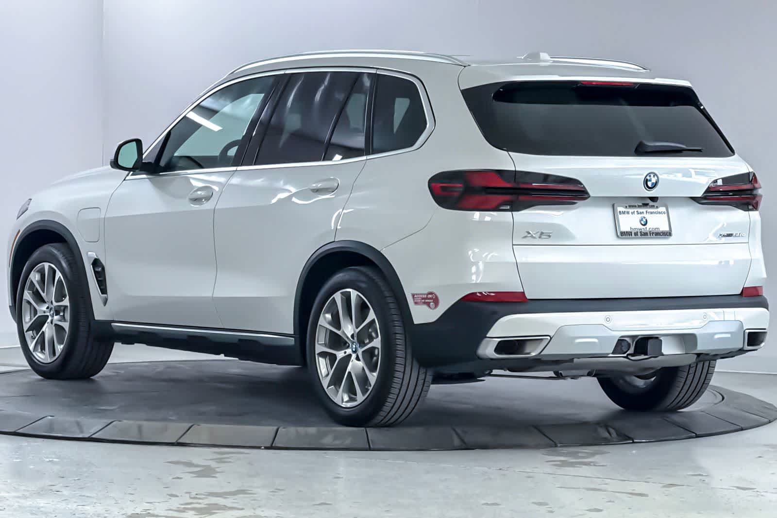Used 2024 BMW X5 xDrive50e w/ Premium Package AWD/4WD image 6