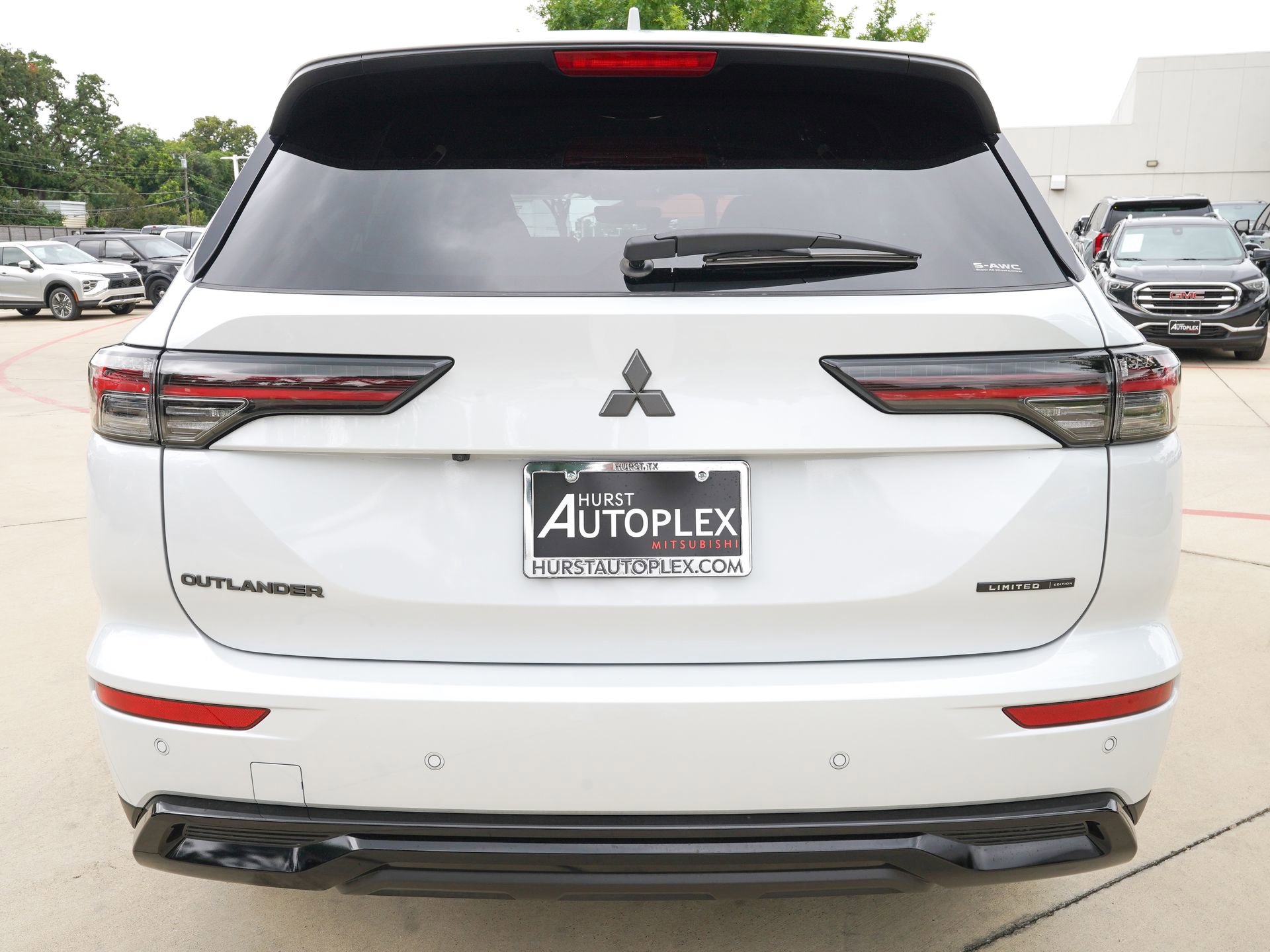 New 2026 Mitsubishi Outlander LE AWD/4WD image 4
