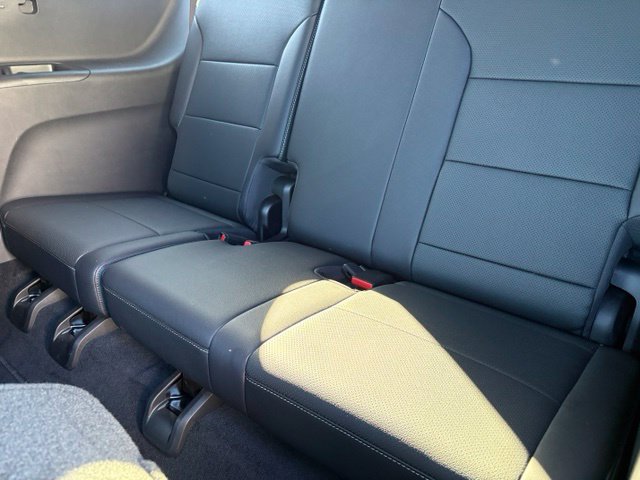 Used 2025 Chevrolet Traverse LT AWD/4WD image 11