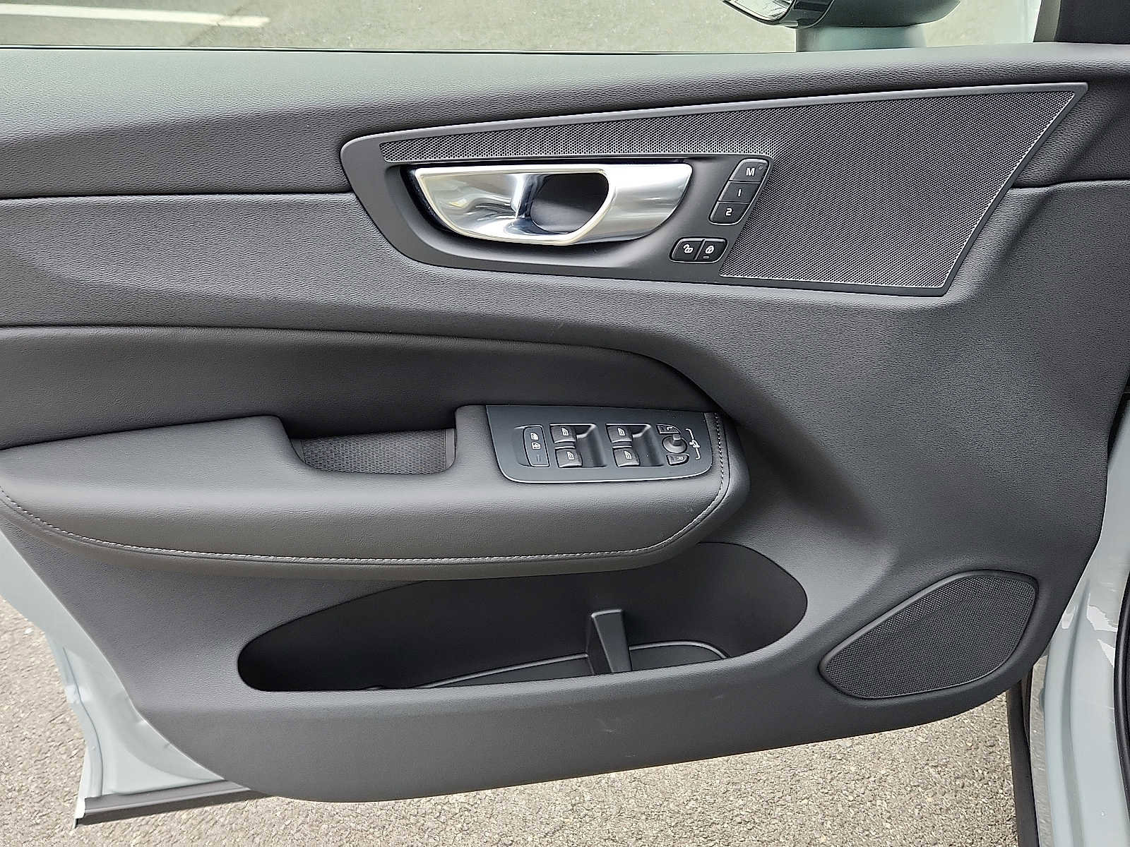 Used 2025 Volvo XC60 T8 Plus w/ Protection Package Premier image 12