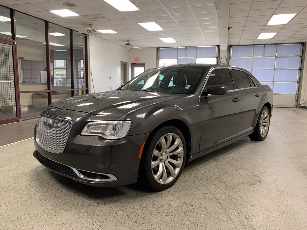 Used 2019 Chrysler 300 Touring w/ Quick Order Package 2EF RWD image 3