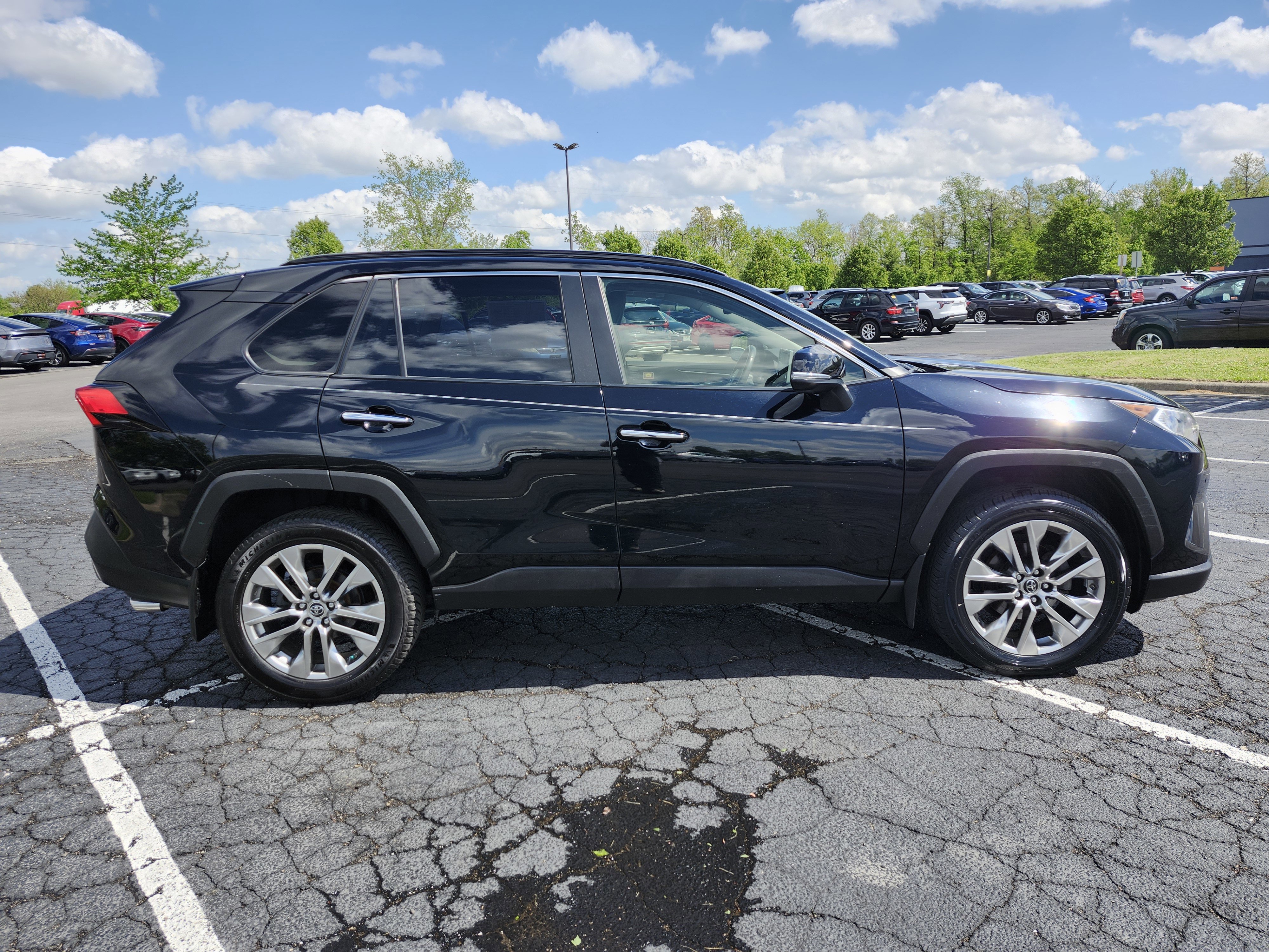Used 2019 Toyota RAV4 Limited w/ Cold Weather Package AWD/4WD image 21