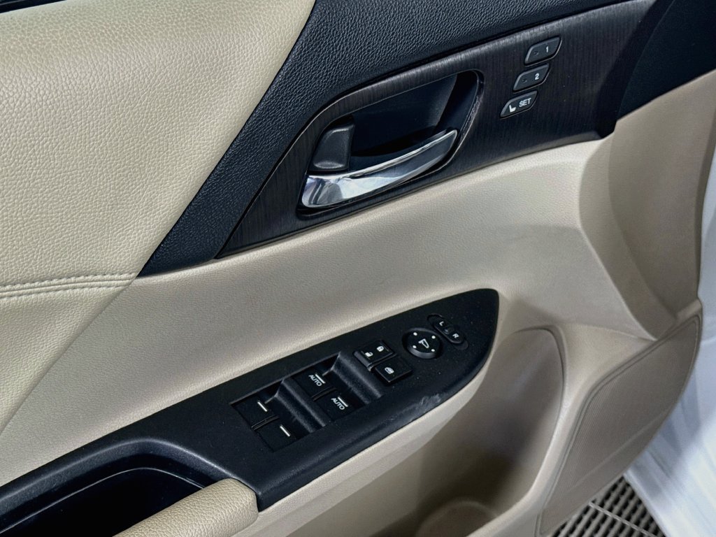Used 2015 Honda Accord EX-L image 17