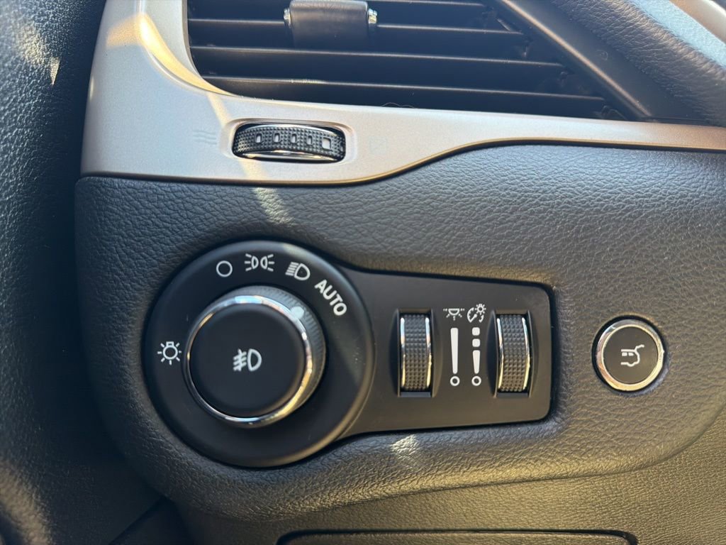 Used 2018 Jeep Cherokee Limited w/ High Altitude Package image 30