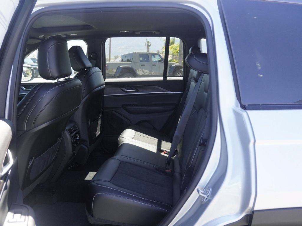 New 2026 Jeep Grand Cherokee Altitude AWD/4WD image 20