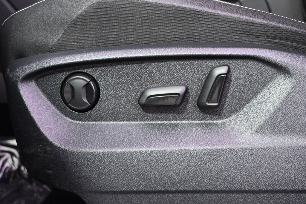 Used 2021 Volkswagen Tiguan SE AWD/4WD image 14