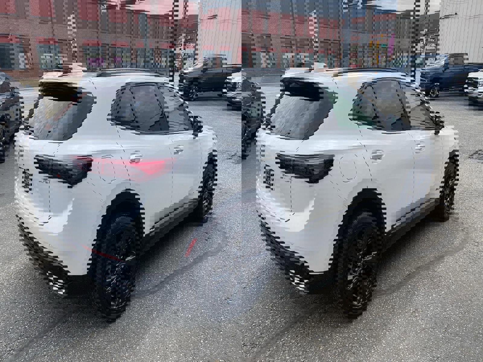 Certified 2025 Buick Envision Sport Touring image 8