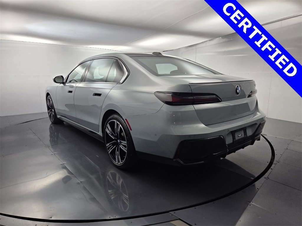 Used 2023 BMW 740i image 9